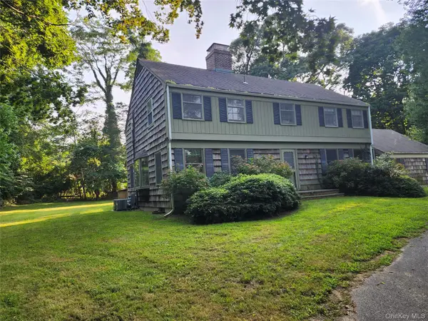 11 Smith Lane, Saint James, NY 11780
