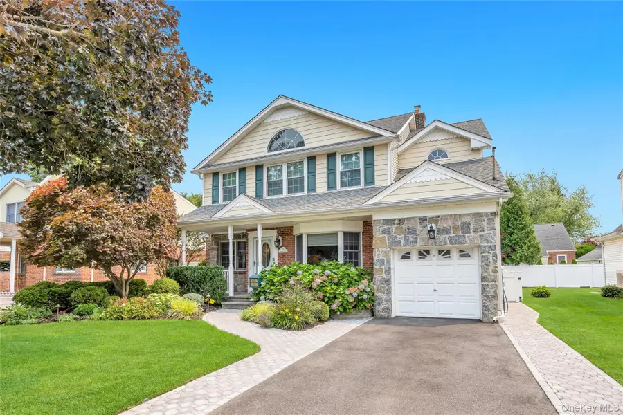 16 Ashland Avenue, New Hyde Park, NY 11040 - #2