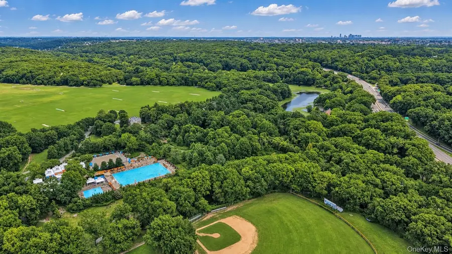 180 Van Cortlandt Park S #5C, Bronx, NY 10463 - #3