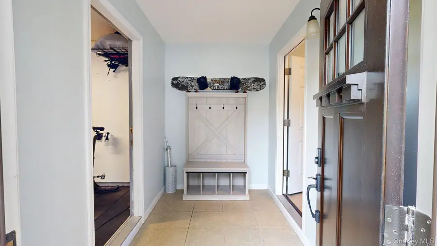 10 Amesworth Court, Middle Island, NY 11953 - #2