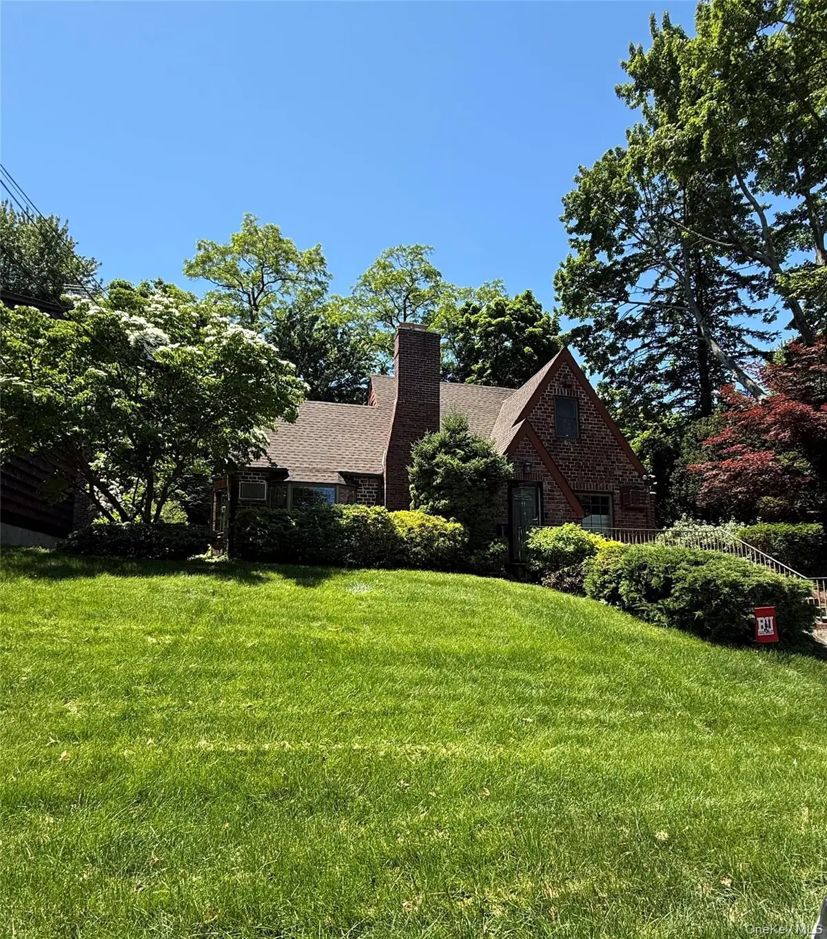 11 W Terrace Road, Great Neck, NY 11021 - #1