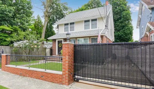18 7 Street, Staten Island, NY 10306