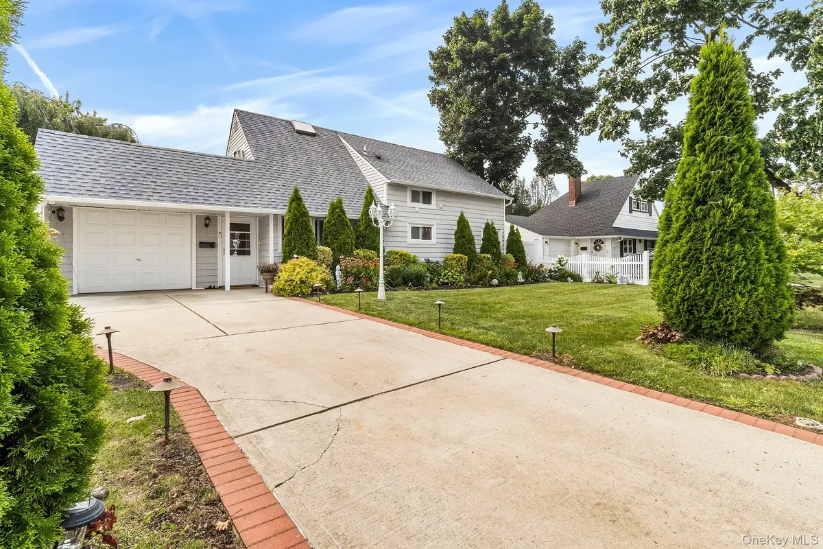 158 Blueberry Lane, Hicksville, NY 11801 - #1