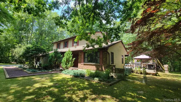 34 Greenshire Way, Walden, NY 12586