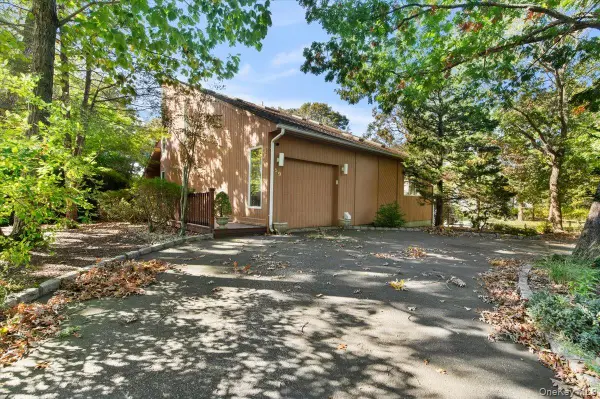 59 Washington Heights Avenue, Hampton Bays, NY 11946
