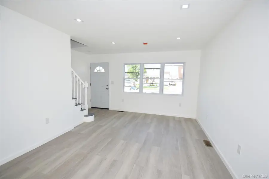 240 Columbus Parkway, Mineola, NY 11501 - #2