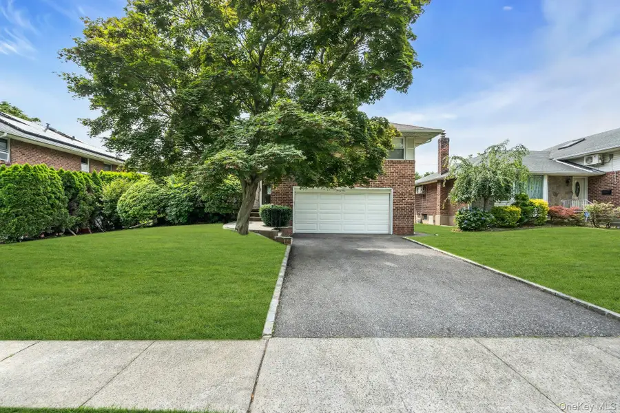 31 Bellwood Drive, New Hyde Park, NY 11040 - #2