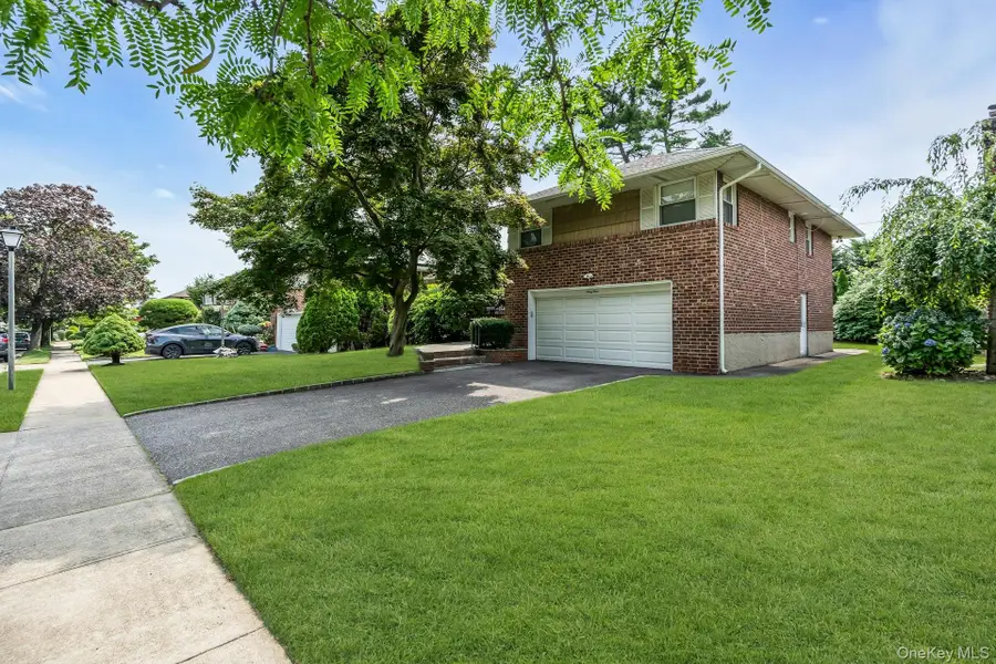 31 Bellwood Drive, New Hyde Park, NY 11040 - #3