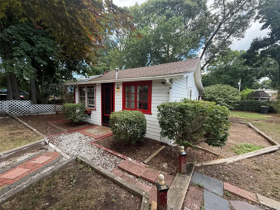 7 Connelly Drive, Lake Grove, NY 11755 - #3