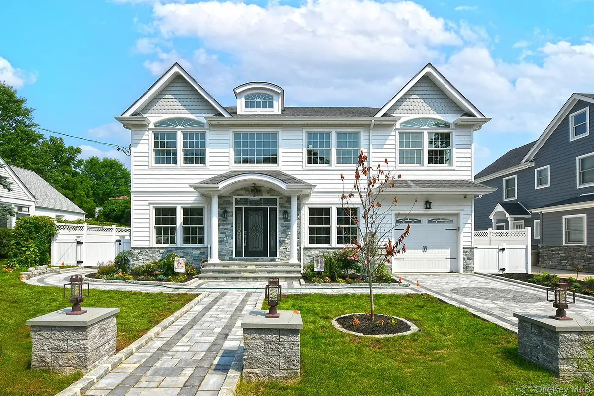 127 Vanderbilt Avenue, Manhasset, NY 11030 - #1