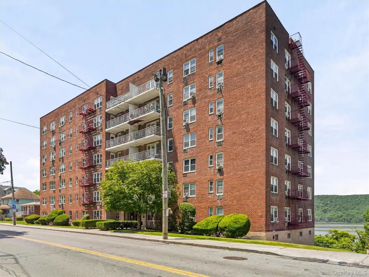 679 Warburton Avenue #2R, Yonkers, NY 10471 - #1