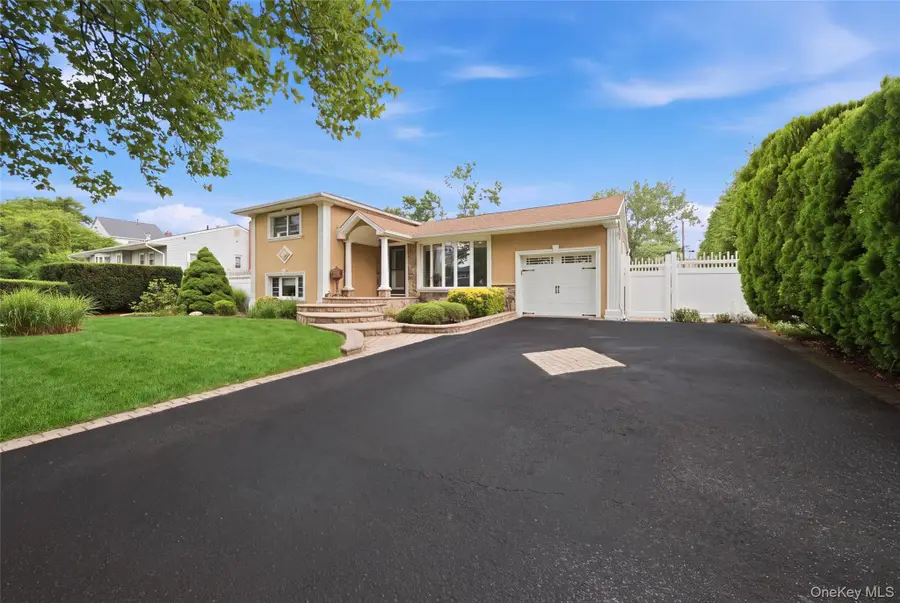 5 Delaware Avenue, Commack, NY 11725 - #2