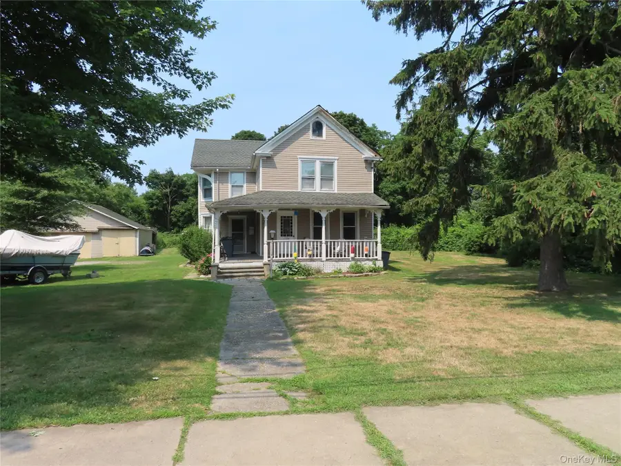 26 Rollstone Avenue, West Sayville, NY 11796 - #3