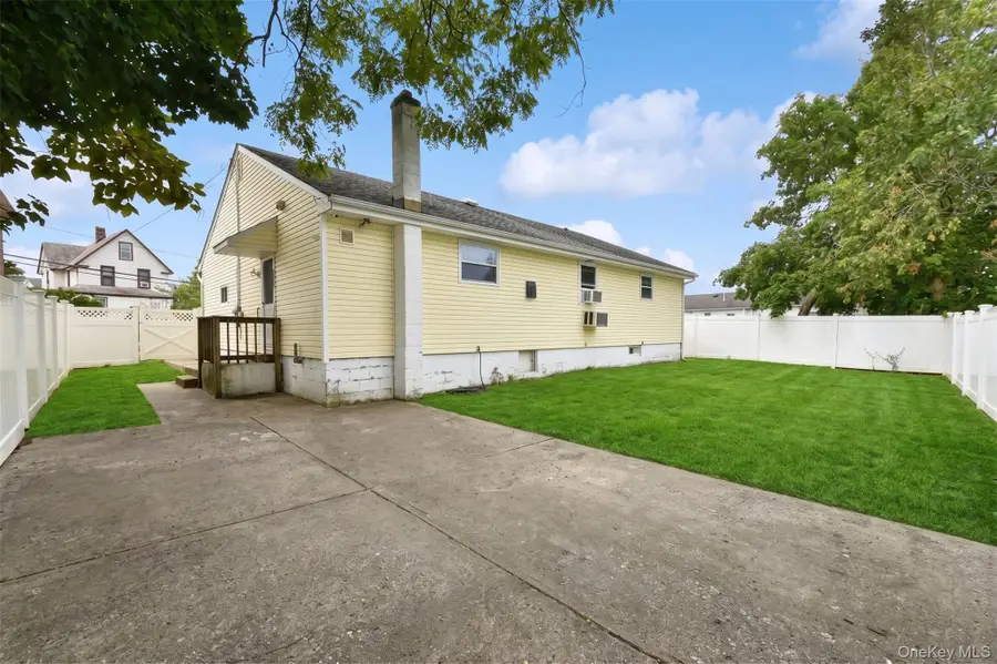 15 Center Avenue, Bay Shore, NY 11706 - #2