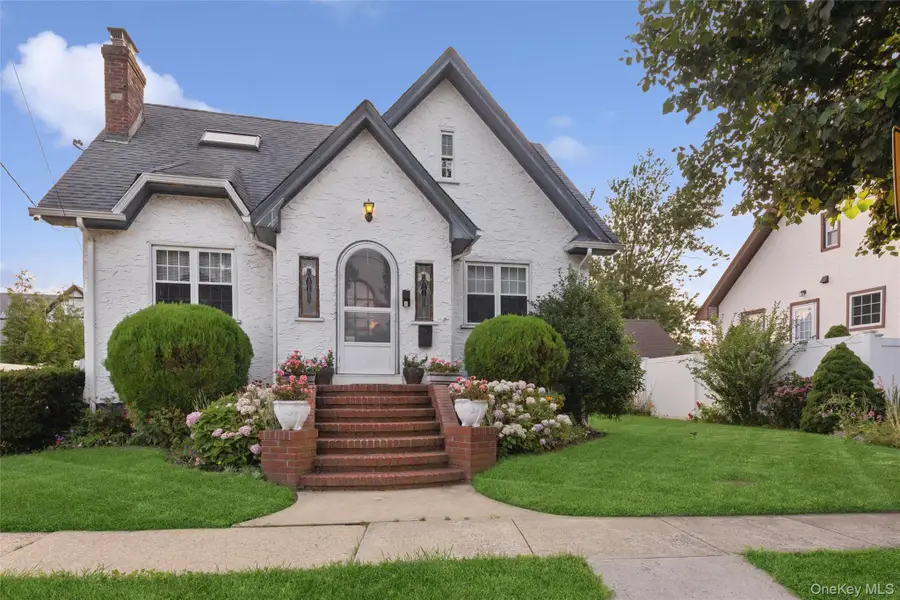 80 Dobson Avenue, Merrick, NY 11566 - #2