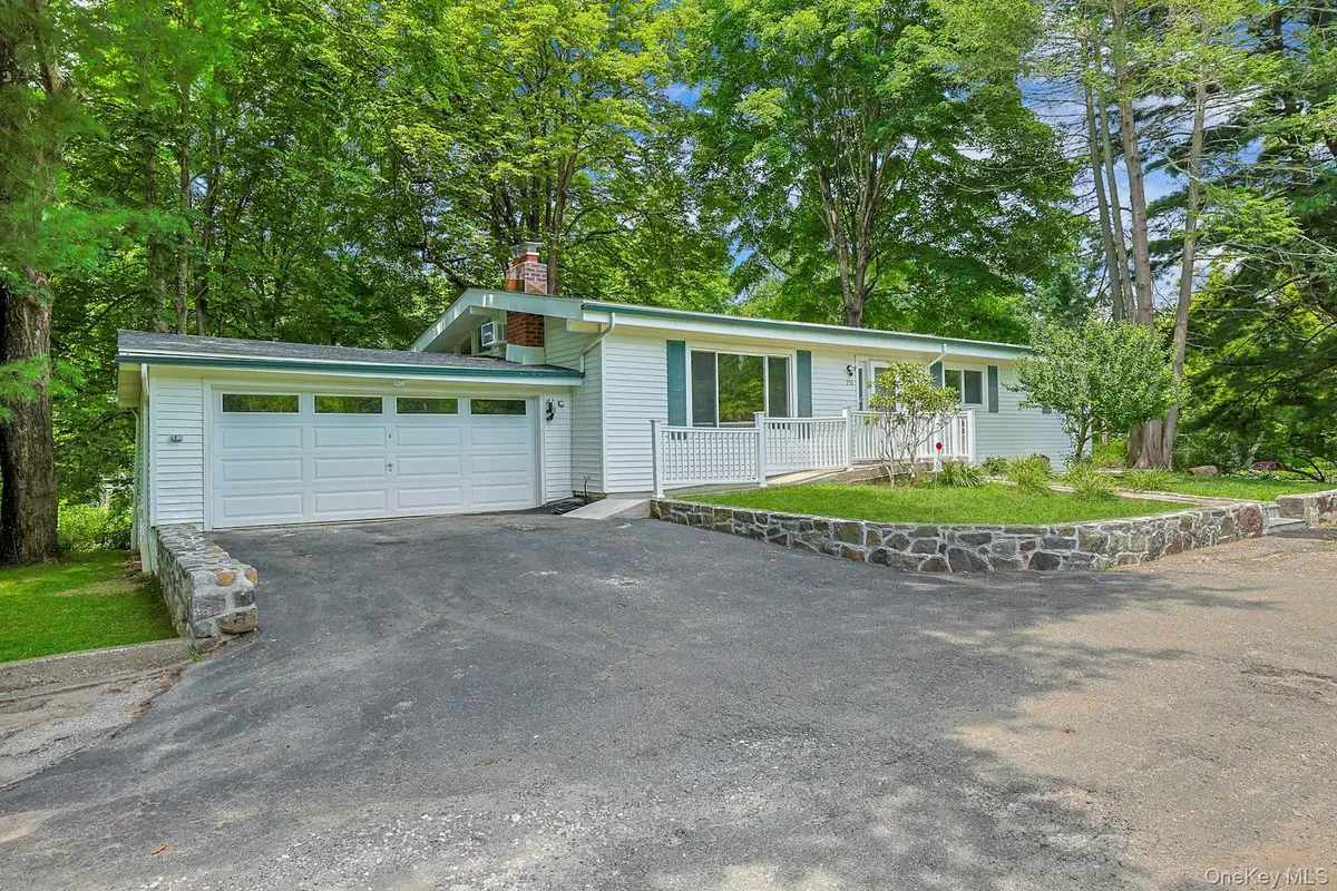 252 Watch Hill Road, Cortlandt Manor, NY 10567 - #1