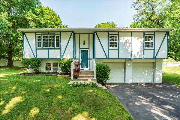 24 S Gate Drive, Poughkeepsie, NY 12601