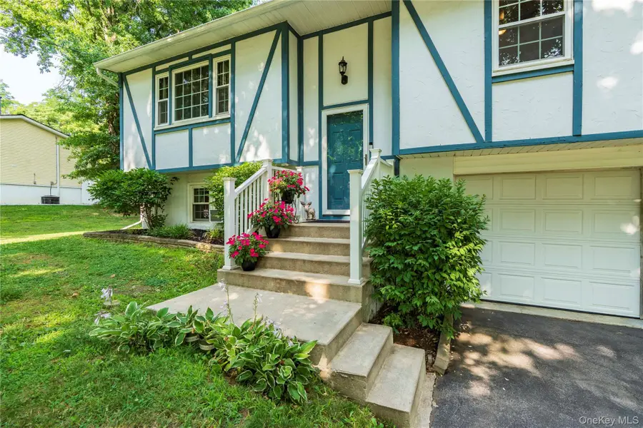 24 S Gate Drive, Poughkeepsie, NY 12601 - #2