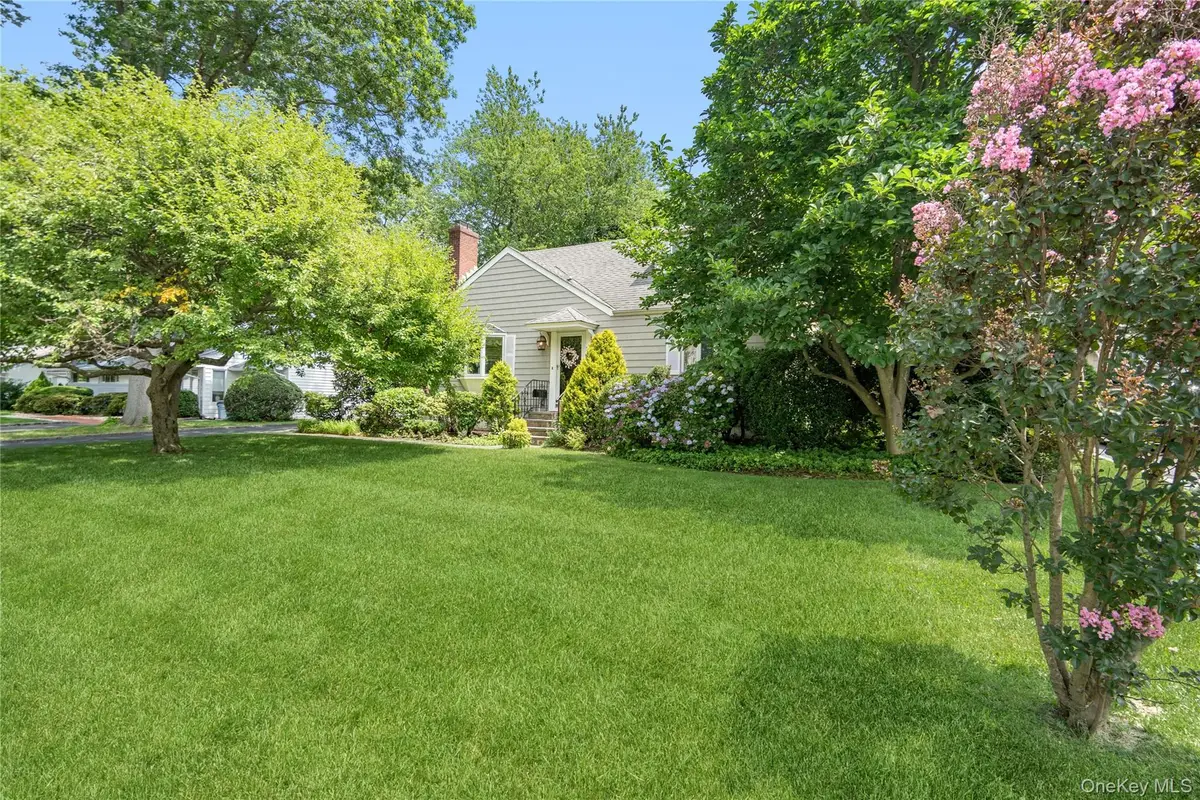 21 Circle Drive, Glen Cove, NY 11542 - #1