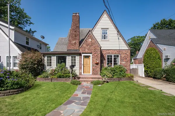 1640 Roosevelt Street, Baldwin, NY 11510