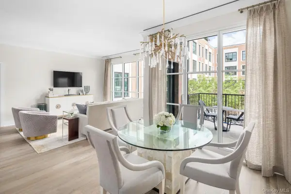 100 Garvies Point Road #1102, Glen Cove, NY 11542