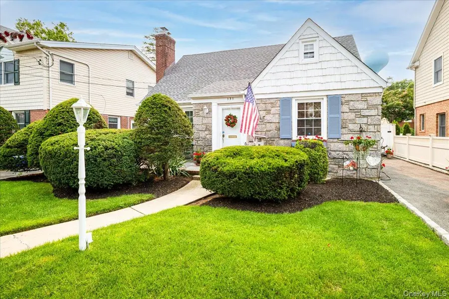 131 Euston Road S, West Hempstead, NY 11552 - #2