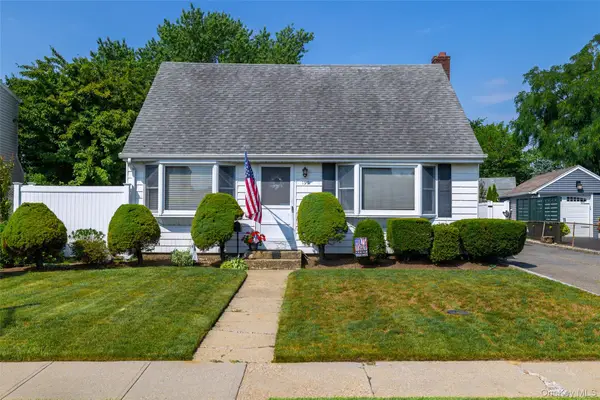 190 Cottage Boulevard, Hicksville, NY 11801