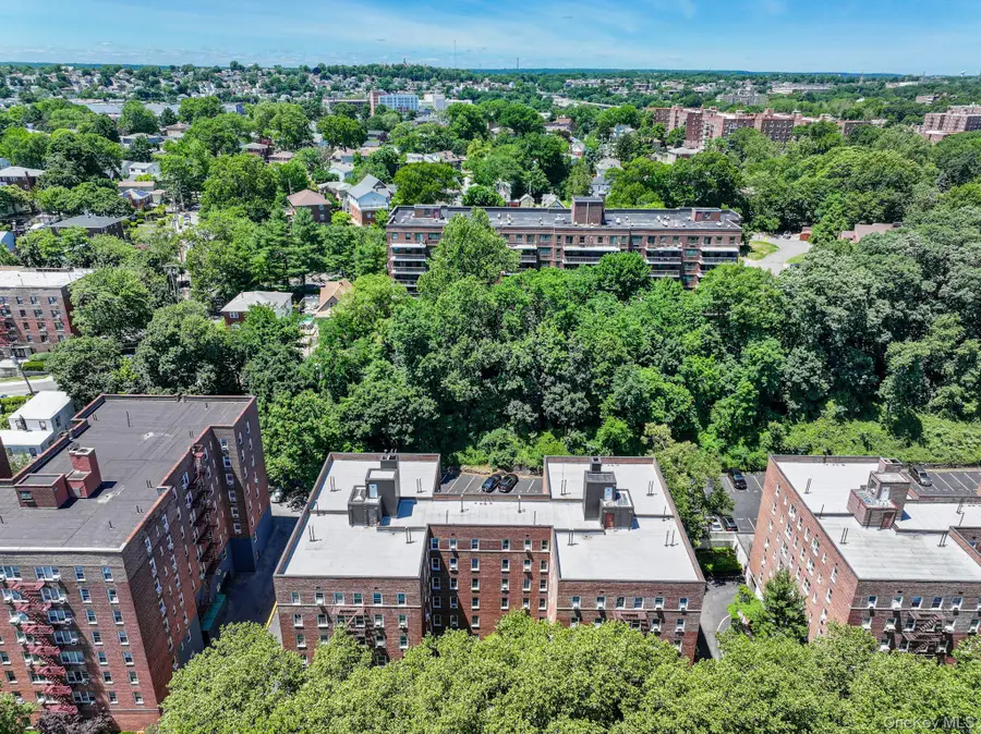 755 Bronx River Rd #4B, Bronxville, NY 10708 - #3