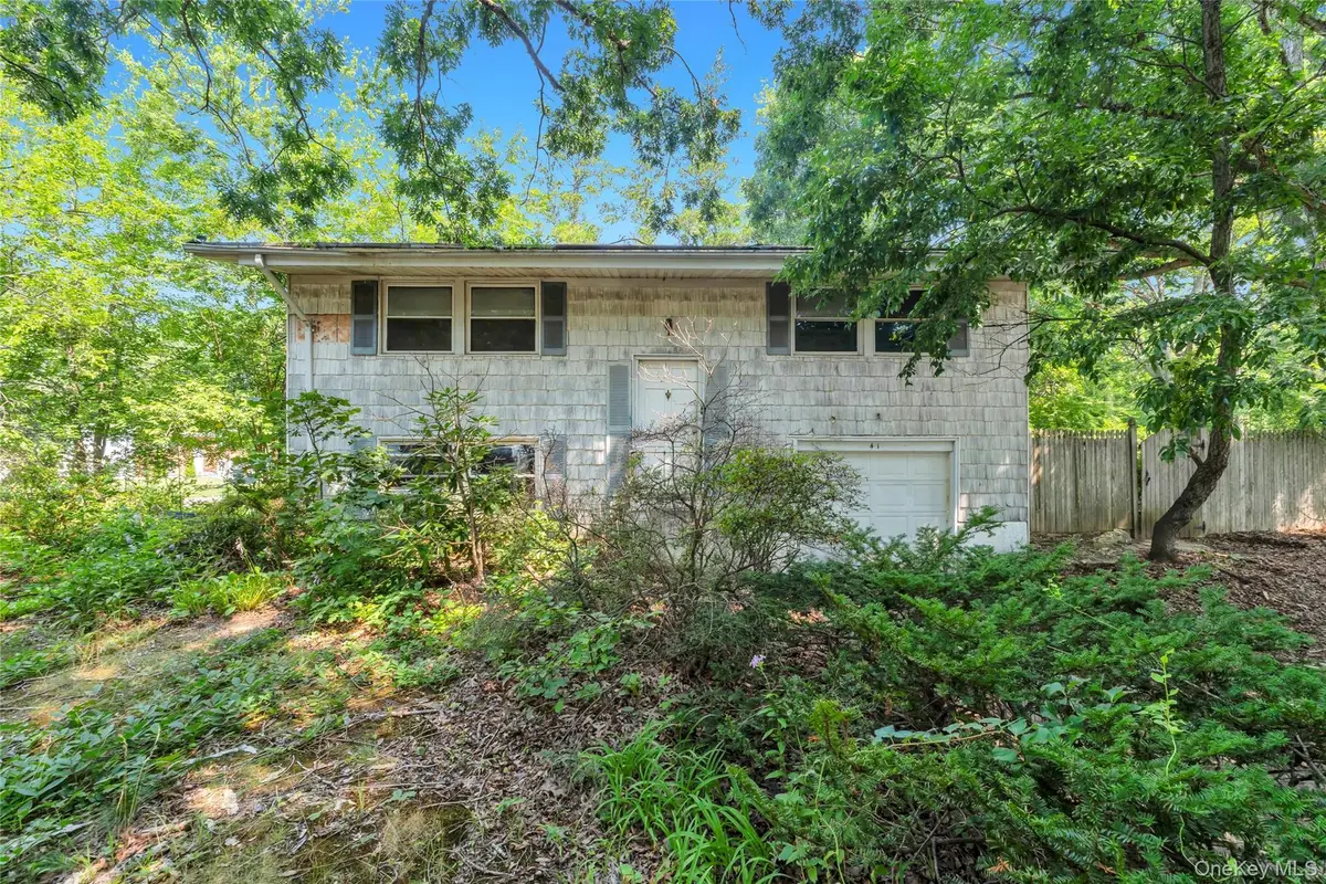 41 Arrowhead Lane, East Setauket, NY 11733 - #1