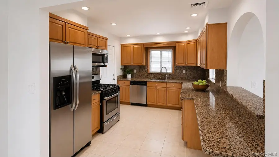 51 E Hollywood Avenue, Lindenhurst, NY 11757 - #2