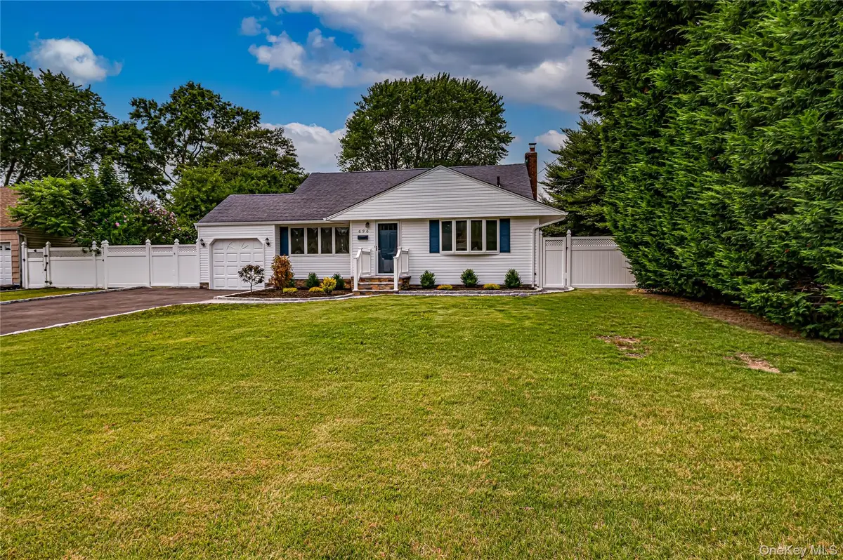 696 Peter Paul Drive, West Islip, NY 11795 - #1