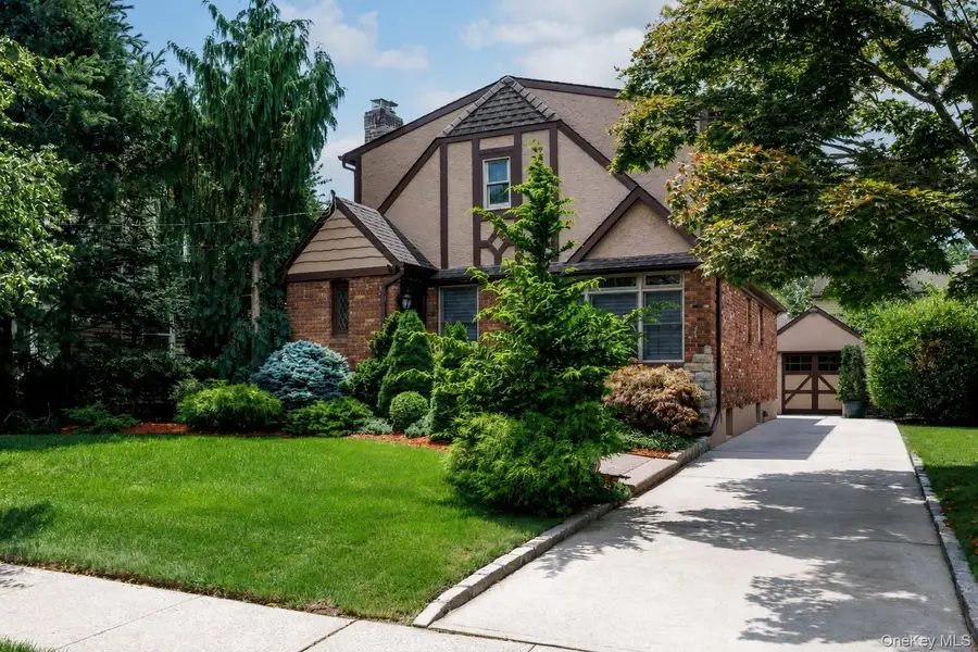 109 Doncaster Road, Malverne, NY 11565 - #2