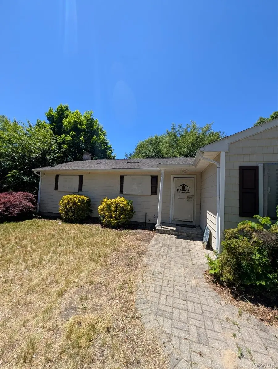 16 Thomas Street, Coram, NY 11727 - #2