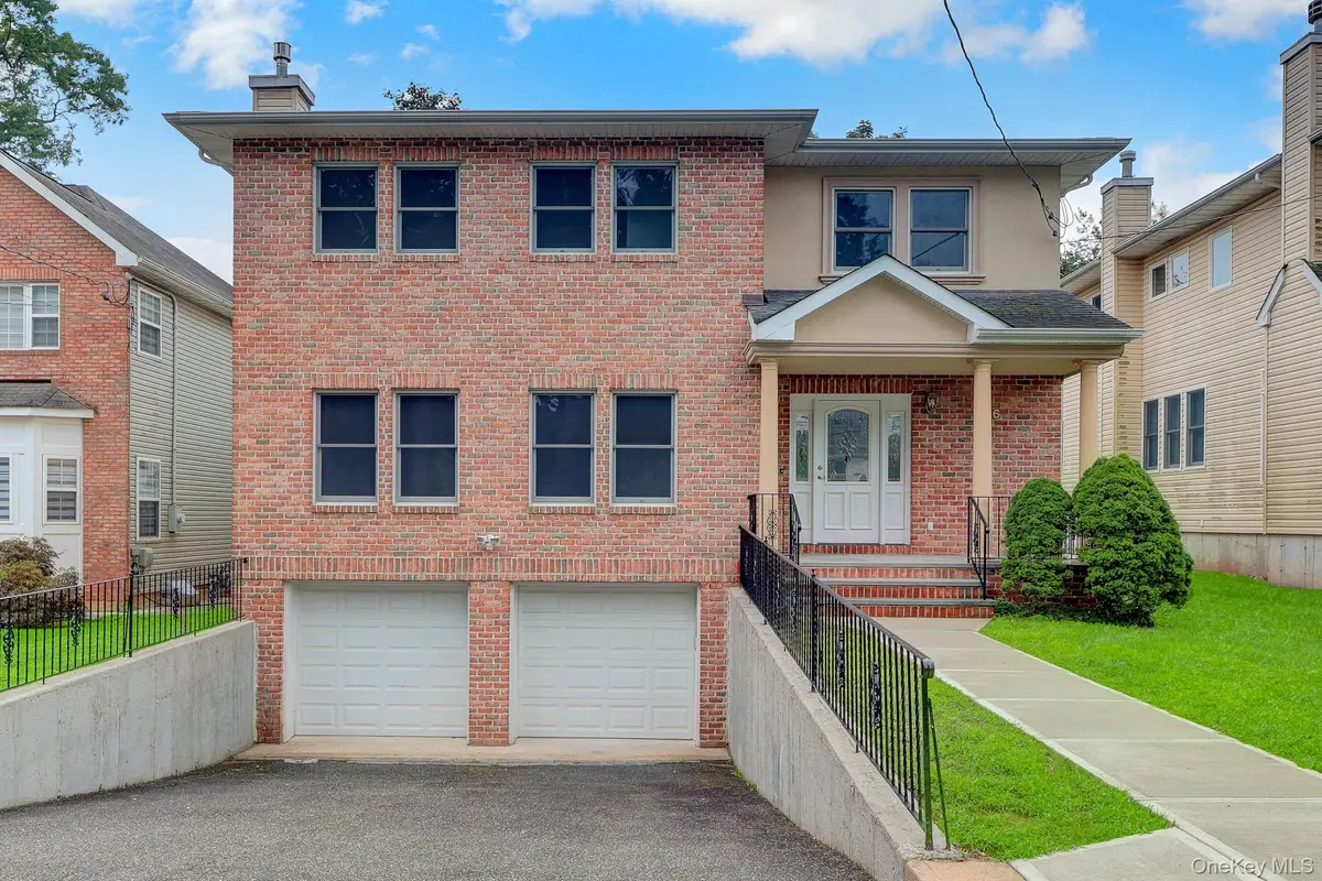 86 George Street, East Hills, NY 11577 - #1