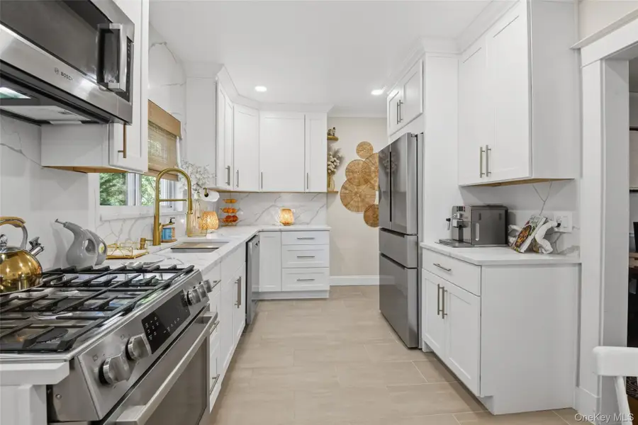 220-222 Carol Avenue, Pelham, NY 10803 - #2