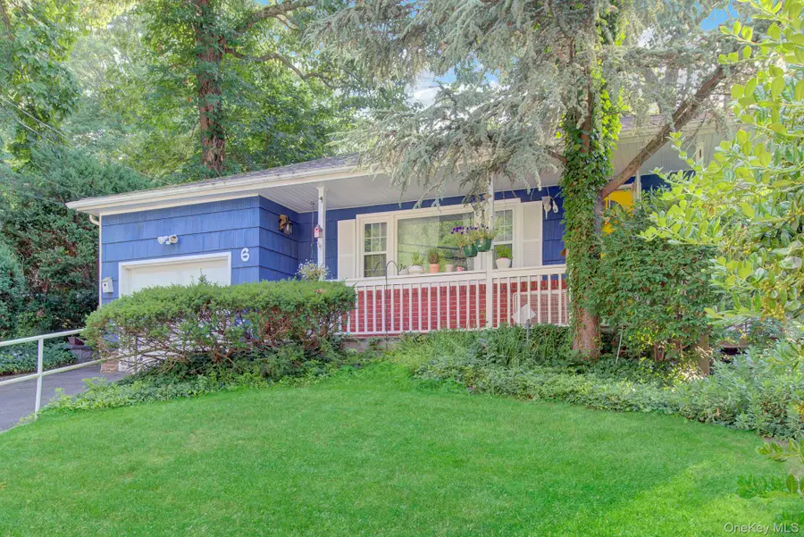 6 Hilton Court, Huntington, NY 11743 - #2