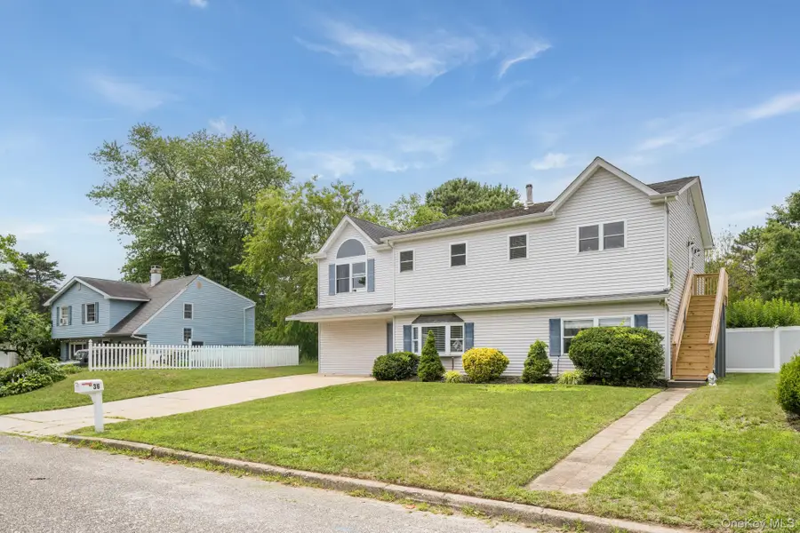 36 Balsam Drive, Medford, NY 11763 - #2