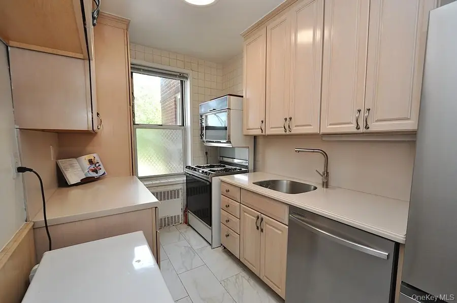 491 Riverdale Avenue #3C, Yonkers, NY 10705 - #2