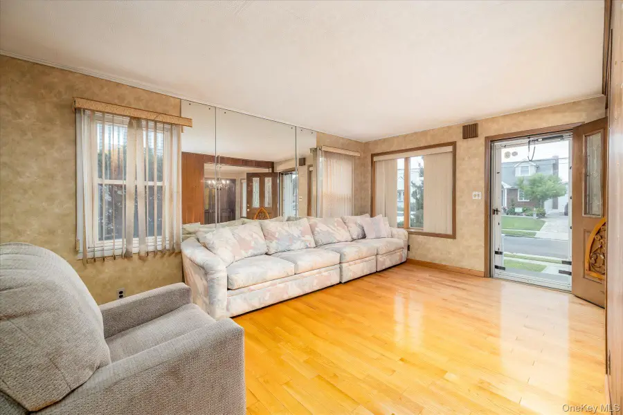 49 Roosevelt Court, Westbury, NY 11590 - #3