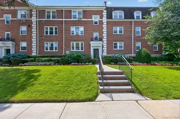 22 Hamilton Place #H3, Garden City, NY 11530