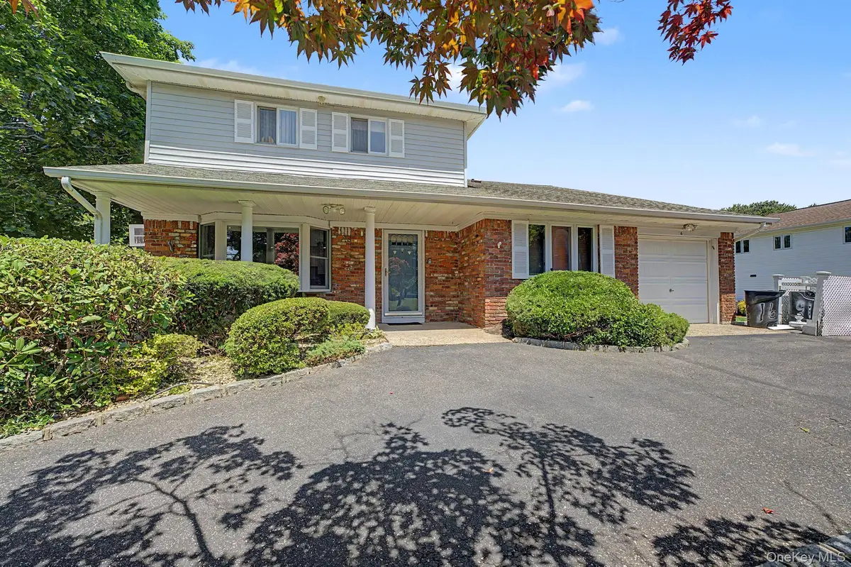 16 Cross Bow Lane, Commack, NY 11725 - #1