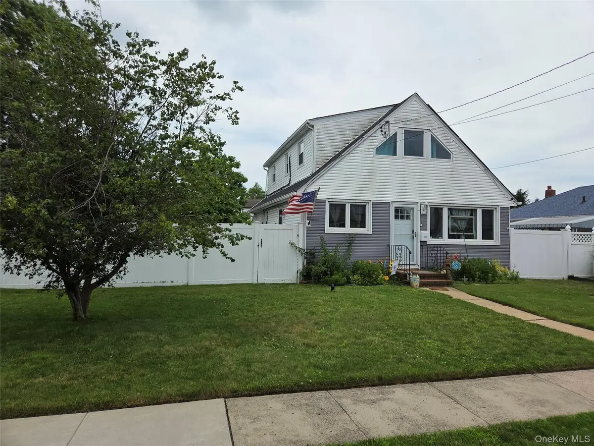 231 E Hampton Road, Lindenhurst, NY 11757 - #1