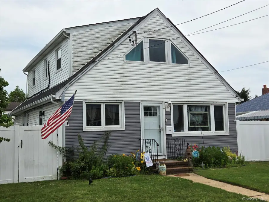 231 E Hampton Road, Lindenhurst, NY 11757 - #2