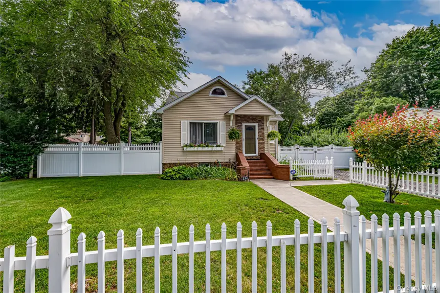 234 Grand Avenue, Lindenhurst, NY 11757 - #3