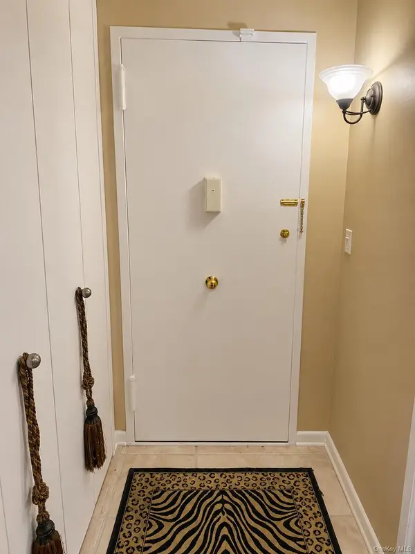 200 High Point Drive #8, Hartsdale, NY 10530