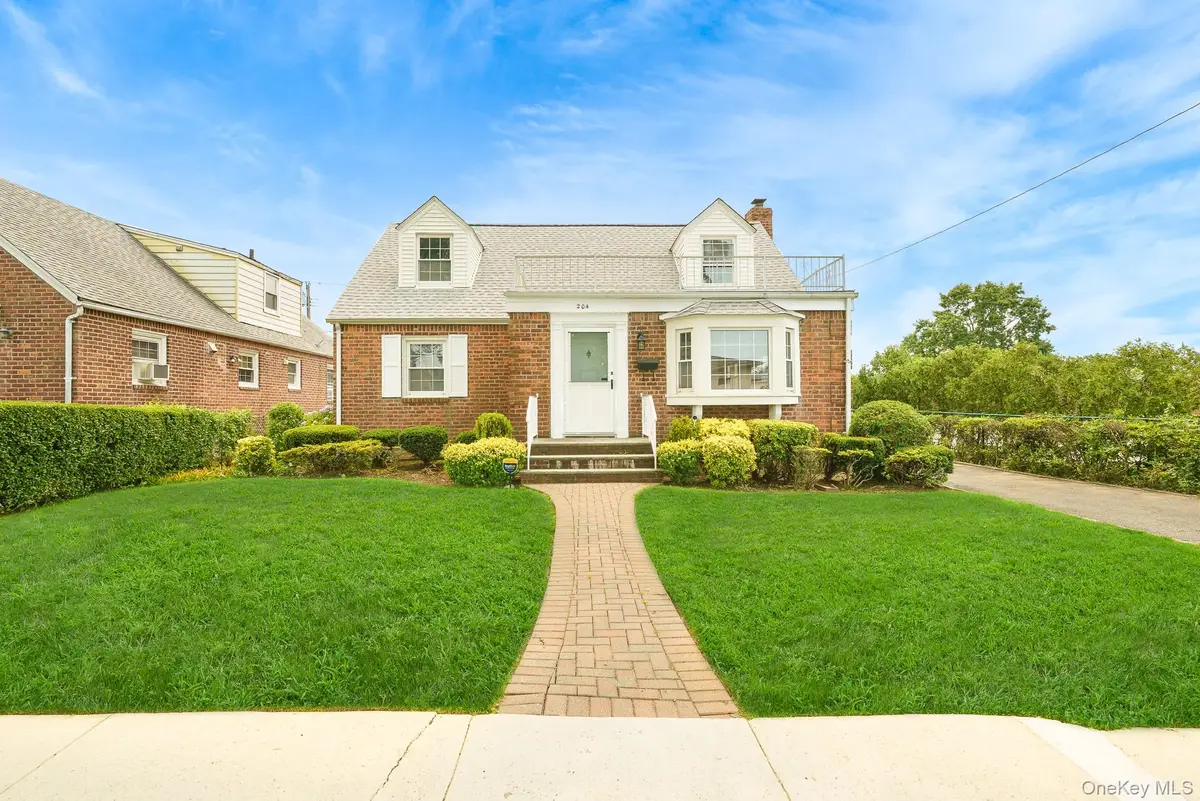 204 Center Street, Williston Park, NY 11596 - #1