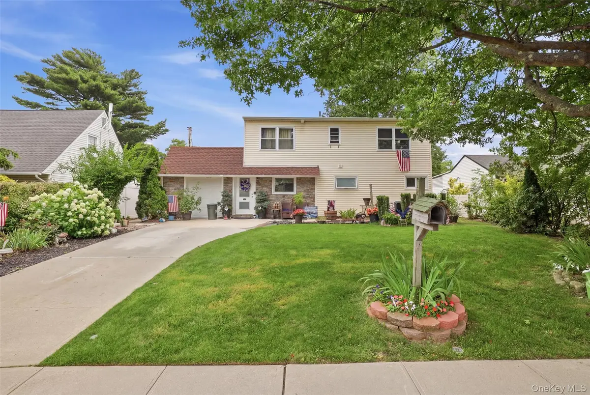 101 Blacksmith Road E, Levittown, NY 11756 - #1