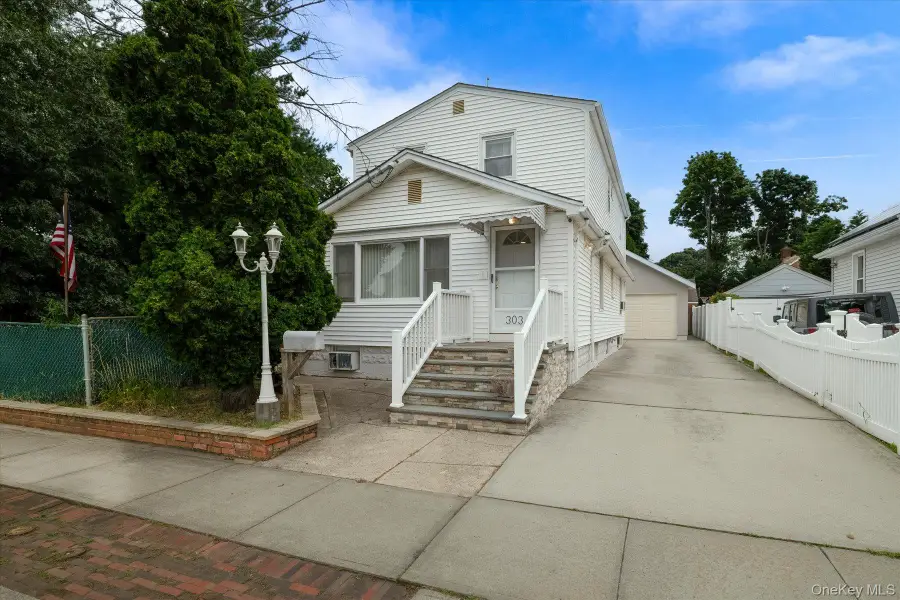 303 Oceanside Parkway, Oceanside, NY 11572 - #2
