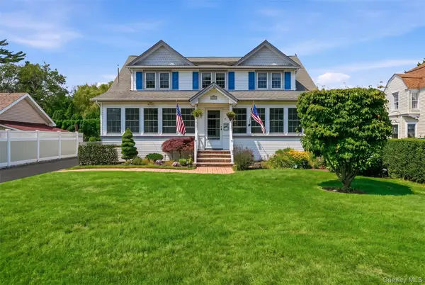 11 Hampton Street, Sayville, NY 11782