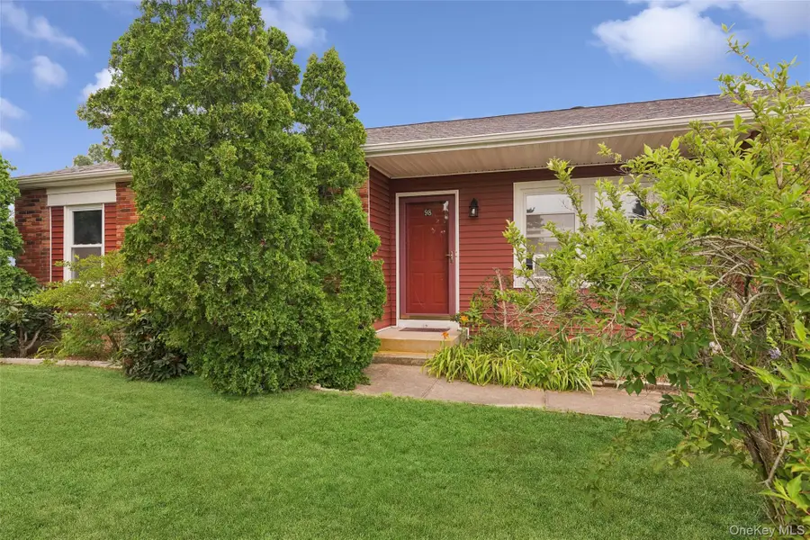98 Constable Drive, Riverhead, NY 11901 - #2